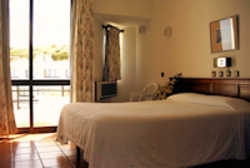 Imagen de la habitación del Hotel Salema Beach. Foto 3