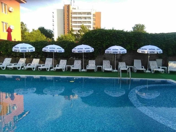 Imagen de la piscina del Hotel Salena Beach. Foto 16