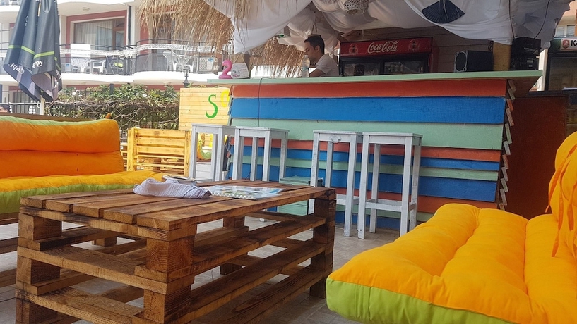 Imagen de la piscina del Hotel Salena Beach. Foto 18