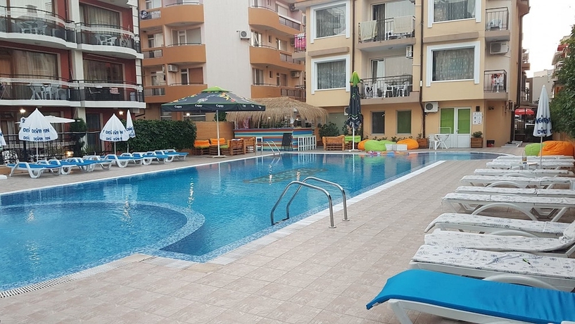 Imagen de la piscina del Hotel Salena Beach. Foto 19