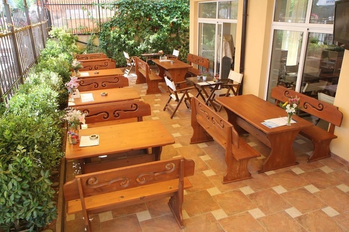 Imagen del bar/restaurante del Hotel Salena Beach. Foto 2