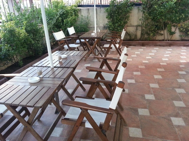 Imagen del bar/restaurante del Hotel Salena Beach. Foto 4