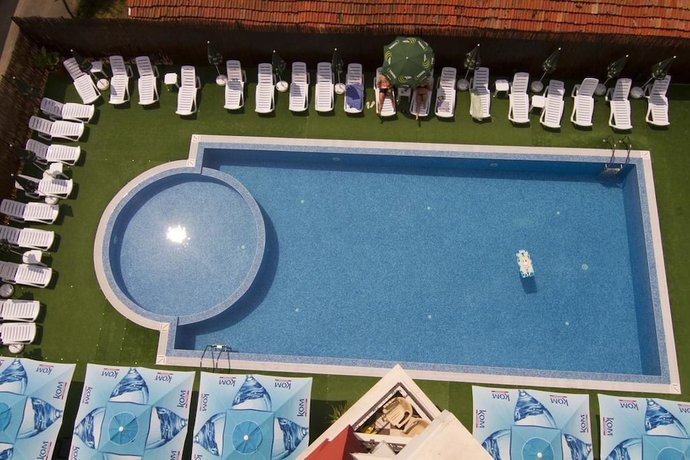 Imagen de la piscina del Hotel Salena Plaza. Foto 14
