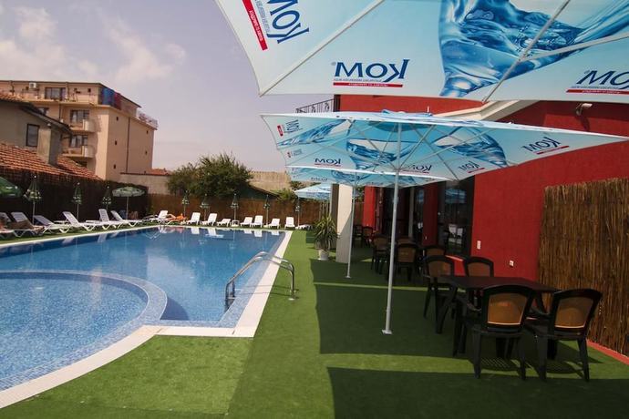 Imagen de la piscina del Hotel Salena Plaza. Foto 15