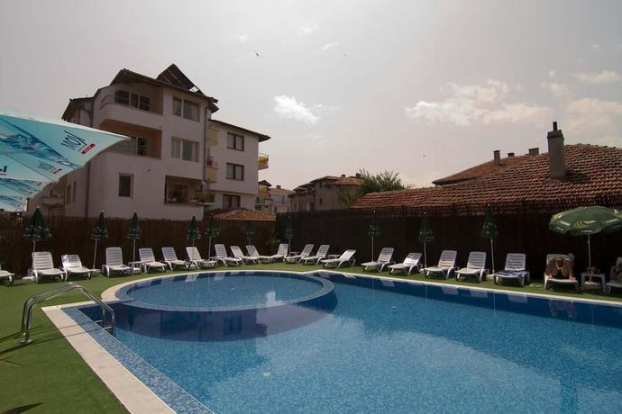 Imagen de la piscina del Hotel Salena Plaza. Foto 16