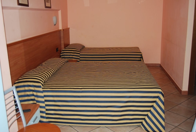 Imagen de la habitación del Hotel Salerno. Foto 5