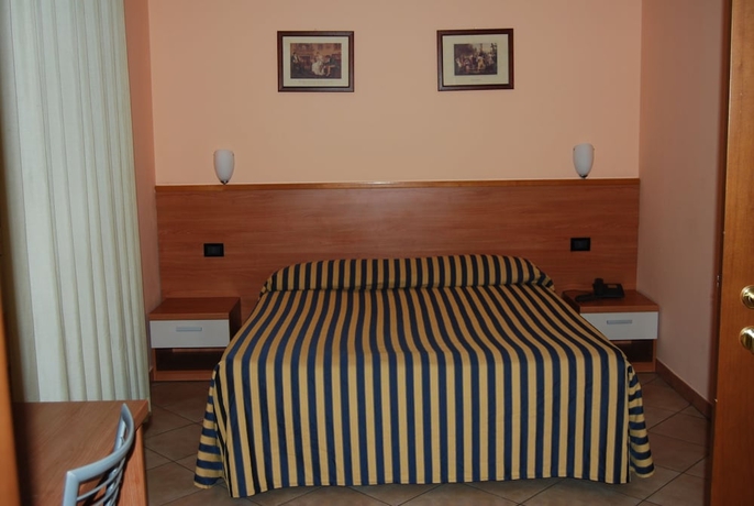 Imagen de la habitación del Hotel Salerno. Foto 7