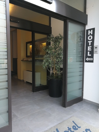 Imagen de los interiores del Hotel Salerno. Foto 12