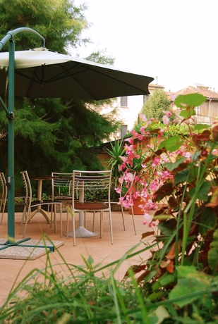 Imagen de los exteriores del Hotel Salerno. Foto 11