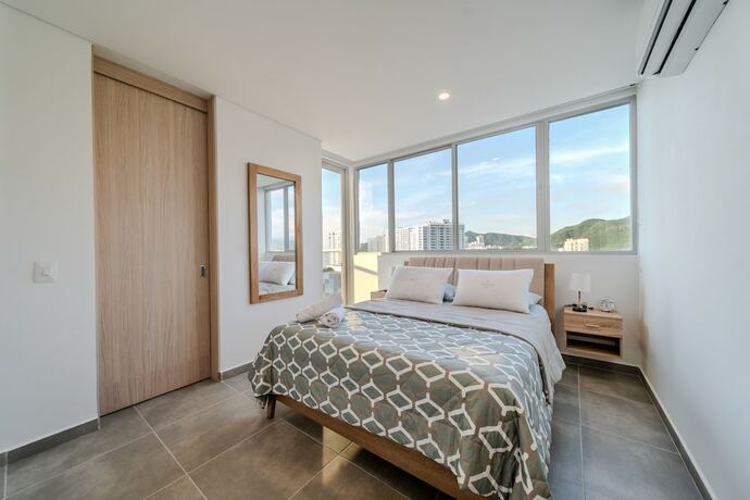 Imagen de la habitación del Hotel Salguero Suites. Foto 12