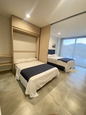 Imagen de la habitación del Hotel Salguero Suites. Foto 13