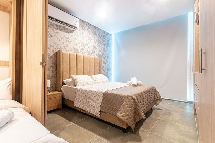 Imagen de la habitación del Hotel Salguero Suites. Foto 16