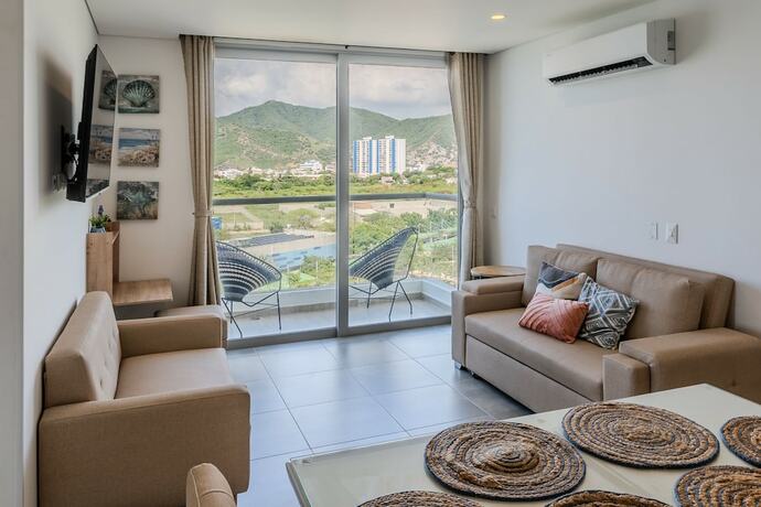 Imagen de la habitación del Hotel Salguero Suites. Foto 17