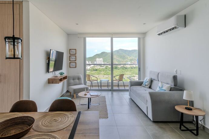 Imagen de la habitación del Hotel Salguero Suites. Foto 19