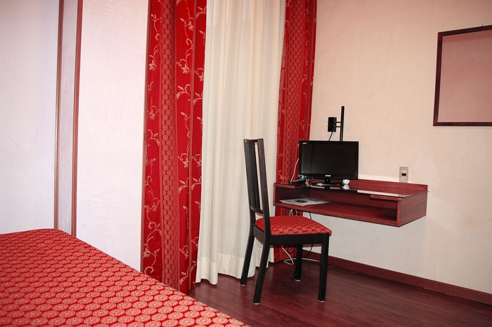 Imagen de la habitación del Hotel Salieri. Foto 3
