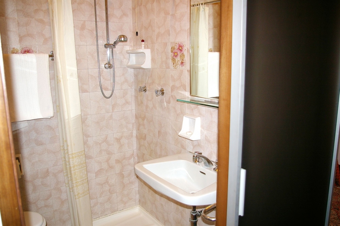 Imagen de la habitación del Hotel Salieri. Foto 5