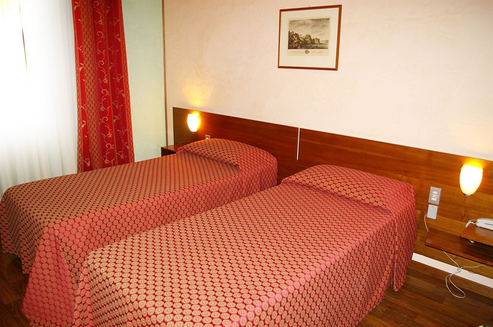 Imagen de la habitación del Hotel Salieri. Foto 9