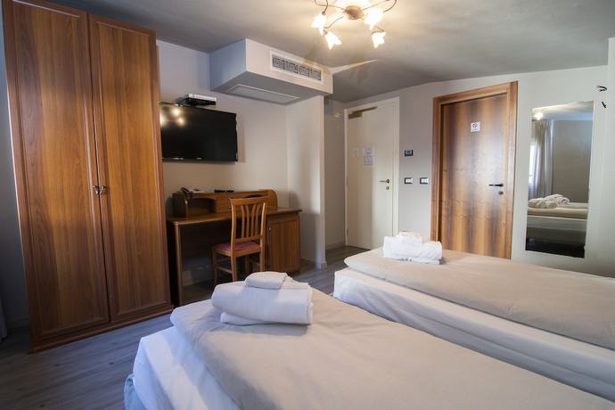 Imagen de la habitación del Hotel Saligari. Foto 2