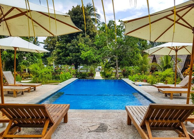 Imagen de la piscina del Hotel Salili Bungalows. Foto 31