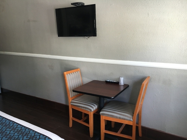 Imagen de la habitación del Hotel Salina Long Beach. Foto 10