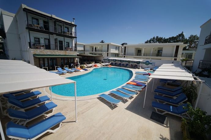 Imagen de la piscina del Hotel Salinas Bodrum. Foto 18