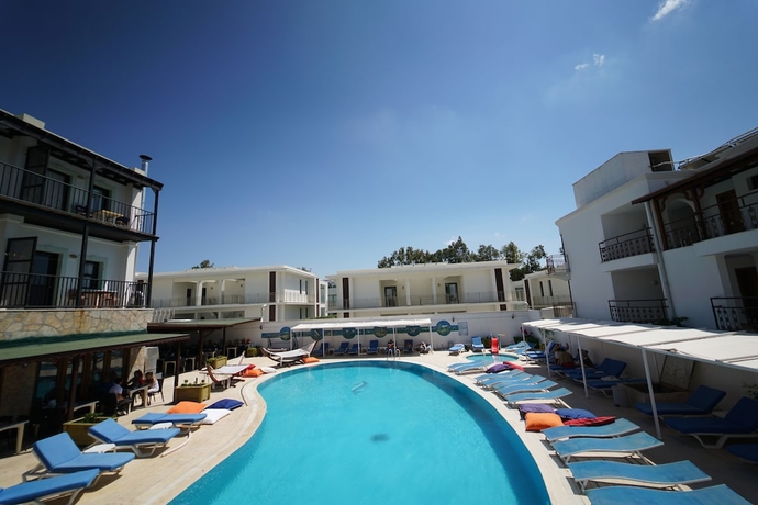 Imagen de la piscina del Hotel Salinas Bodrum. Foto 19