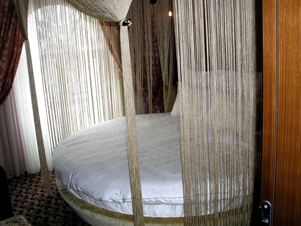 Imagen de la habitación del Hotel Salinas Istanbul. Foto 7