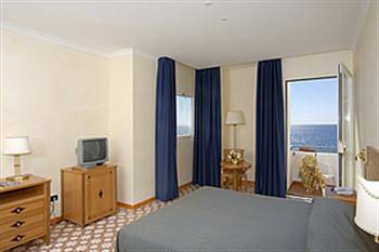 Imagen de la piscina del Hotel Saline Palinuro. Foto 13