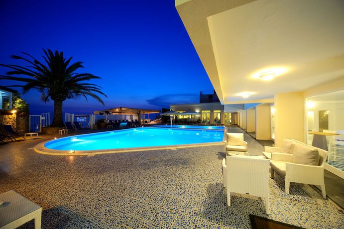 Imagen de la piscina del Hotel Saline Palinuro. Foto 15