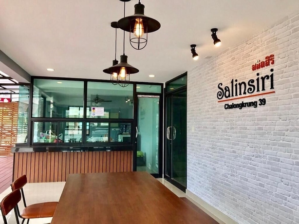 Imagen de los interiores del Hotel Salinsiri At Lat Krabang. Foto 8