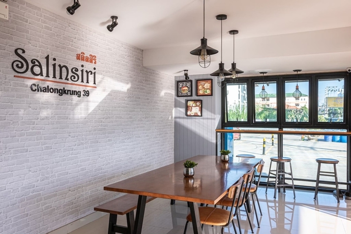 Imagen de los interiores del Hotel Salinsiri At Lat Krabang. Foto 11