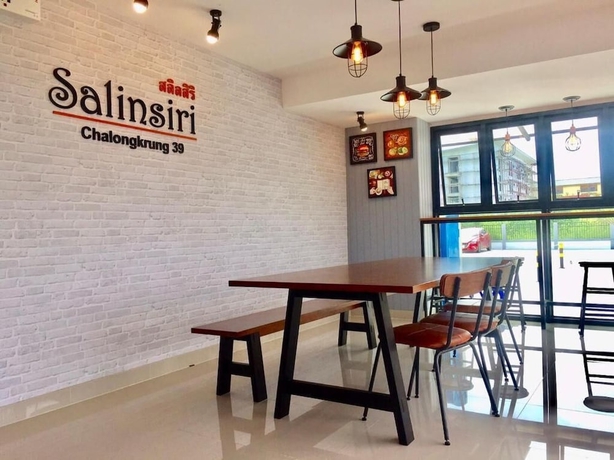 Imagen de los interiores del Hotel Salinsiri At Lat Krabang. Foto 19