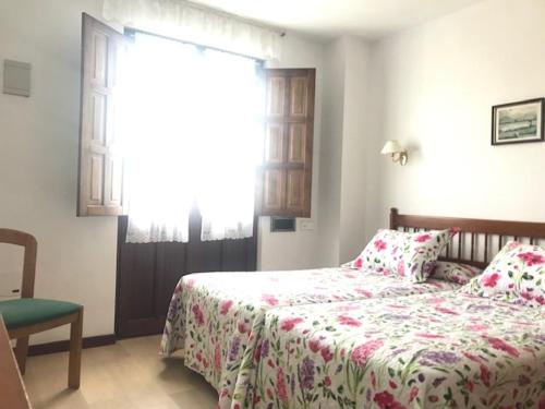 Imagen de la habitación del Hotel Salldemar. Foto 11