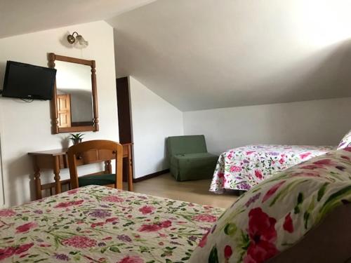 Imagen de la habitación del Hotel Salldemar. Foto 13