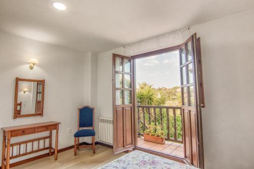 Imagen de la habitación del Hotel Salldemar. Foto 14