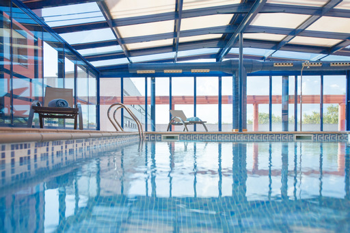 Imagen de la piscina del Hotel Sallés Ciutat Del Prat Barcelona Airport. Foto 13