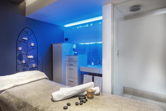 Imagen de los interiores del Hotel Sallés Pere Iv. Foto 15