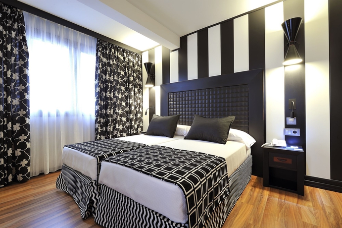 Imagen de la habitación del Hotel Salles Aeroport Girona. Foto 13