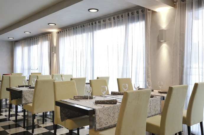 Imagen del bar/restaurante del Hotel Salles Aeroport Girona. Foto 9