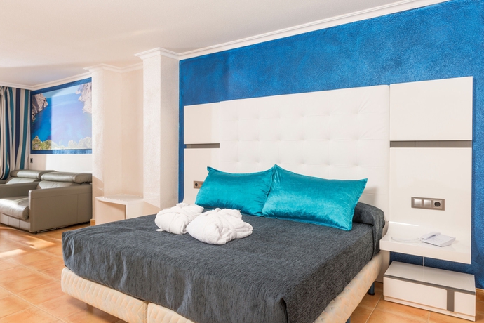 Imagen de la habitación del Hotel Salles Marina Portals. Foto 3