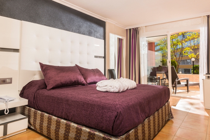 Imagen de la habitación del Hotel Salles Marina Portals. Foto 4