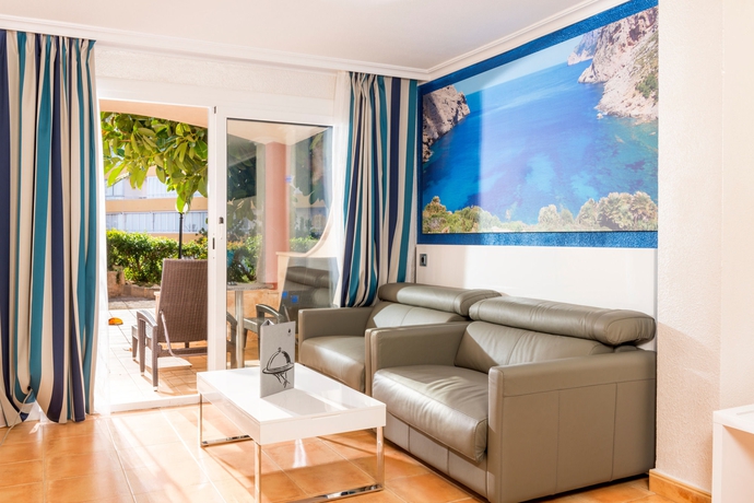 Imagen de la habitación del Hotel Salles Marina Portals. Foto 6