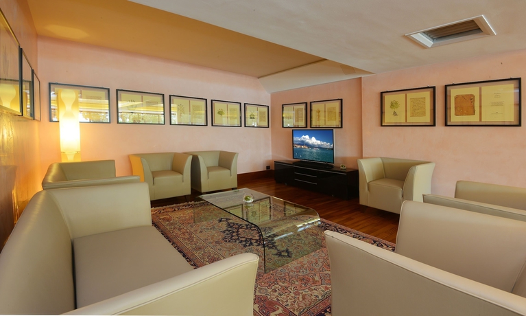 Imagen de los interiores del Hotel Salo' Du Parc. Foto 18