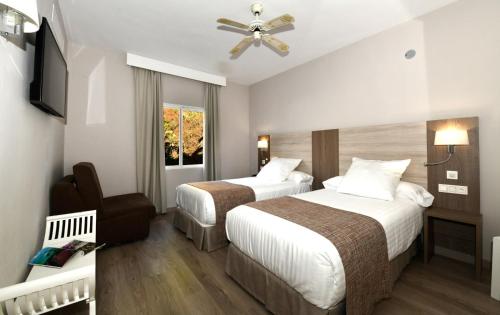 Imagen de la habitación del Hotel Salobreña Suites. Foto 2