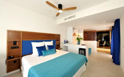 Imagen de la habitación del Hotel Salobreña Suites. Foto 4
