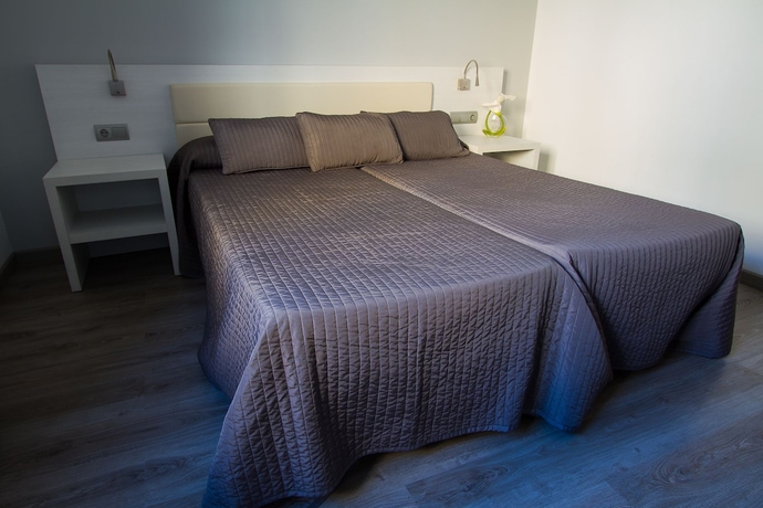 Imagen de la habitación del Hotel Salomé, Calafell. Foto 3