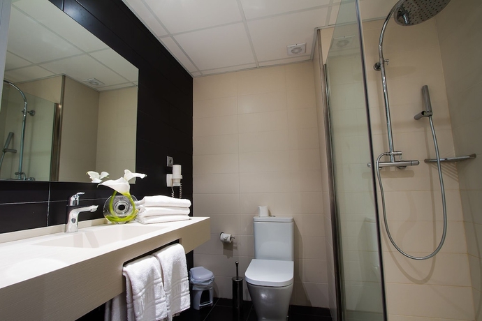 Imagen de la habitación del Hotel Salomé, Calafell. Foto 8