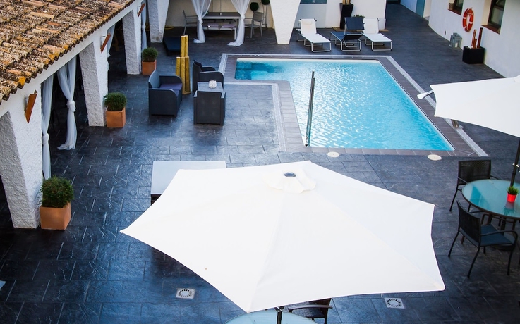 Imagen de la piscina del Hotel Salomé, Calafell. Foto 18