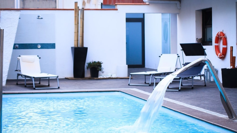 Imagen de la piscina del Hotel Salomé, Calafell. Foto 19