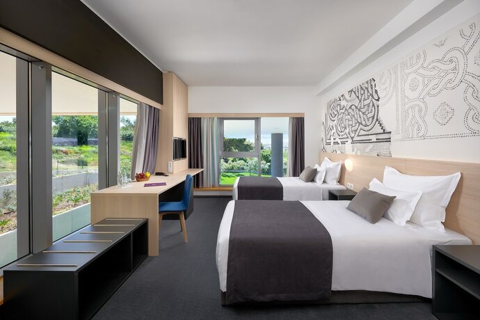 Imagen de la habitación del Hotel Salona Palace. Foto 13